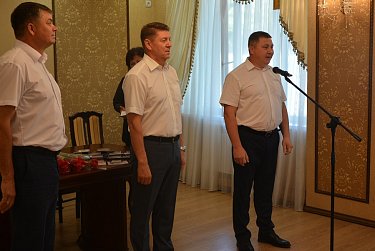 Андрей Шевченко вручил медали «Дети войны»